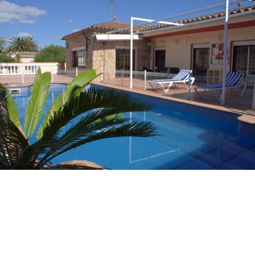 Empurialola Casa con piscina Moxo