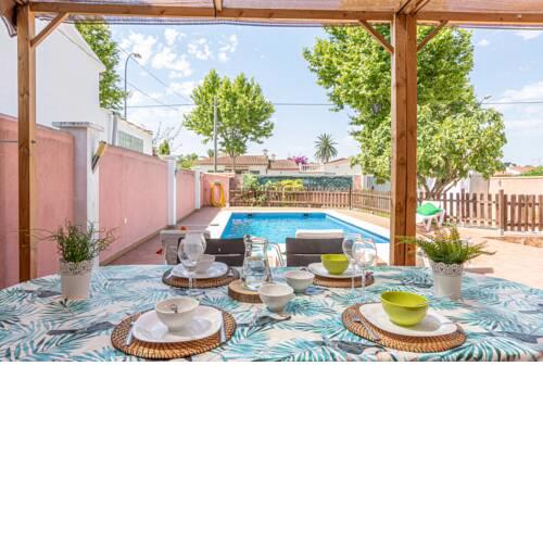 Empurialola Casa con piscina Requesens