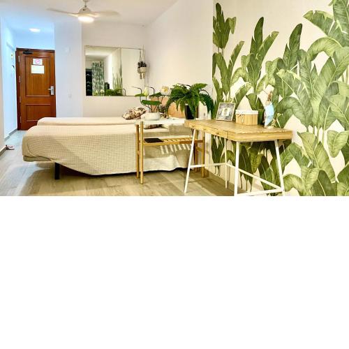 ENJOY A SUNNY APARTMENT WITH POOL NEXT TO THE SEA