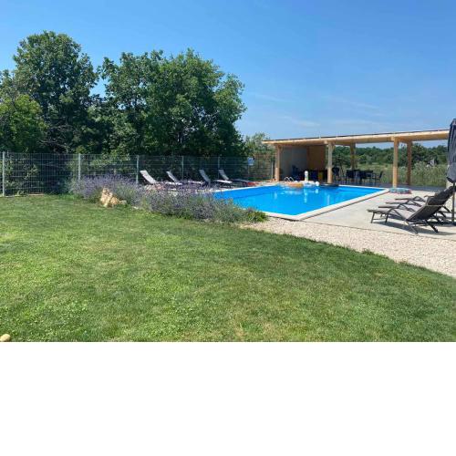 ENJOY BLUE, APP with POOL & PETS free