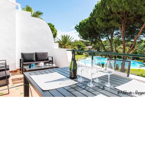 Enjoy El Presidente Pool View