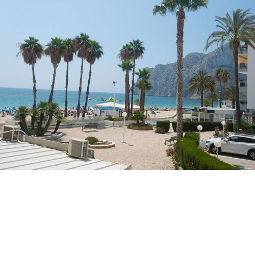 Enjoy the beach in Calpe on the front line with Topacio Iv
