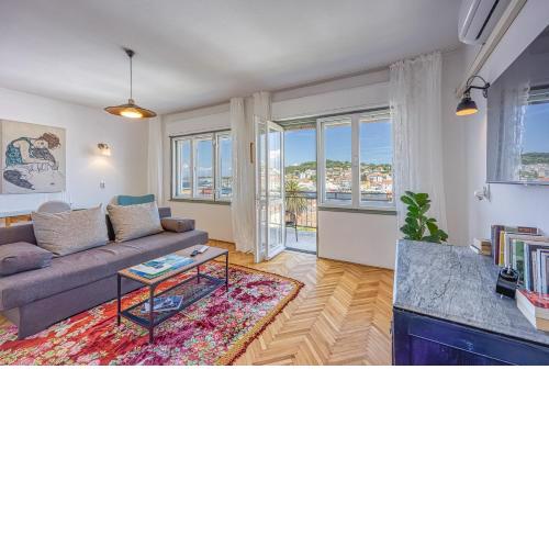 Enolabee Harbour View Apartment - Happy Rentals
