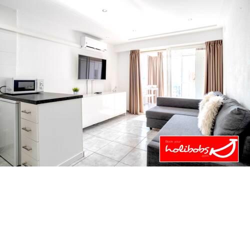 Epic Sea Views Apartment l Modern and Chic l Reformed with Aircon l FREE Welcome Pack l EVA