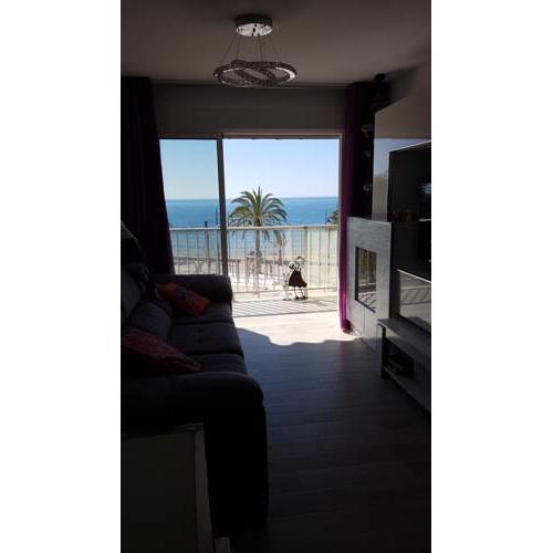 Equipadísimo apartamento frente al mar y paseo marítimo