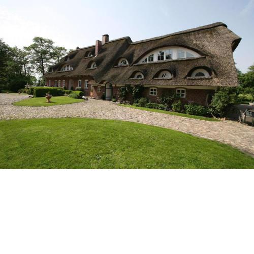 Erlenhof Steinau Fachwerkhaus mit Reetdach