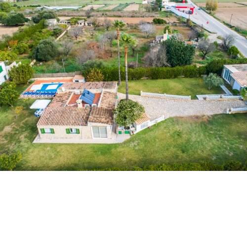 es Barcares Holiday Home Sleeps 8 with Pool Air Con and WiFi
