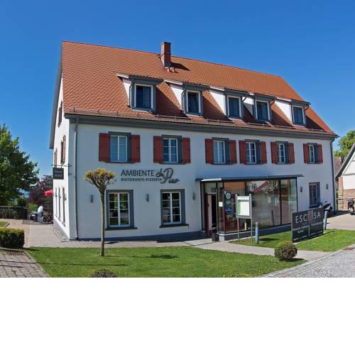 ESCASA Ferienwohnungen alte Schule