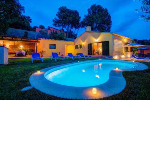 Esclanya Villa Sleeps 6 WiFi