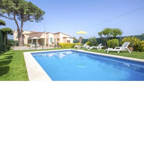 Esclanya Villa Sleeps 6 with Pool