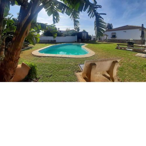 Espaciosa, soleada y tranquila casa con piscina