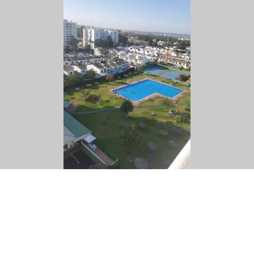 Espacioso piso en residencial con gran piscina