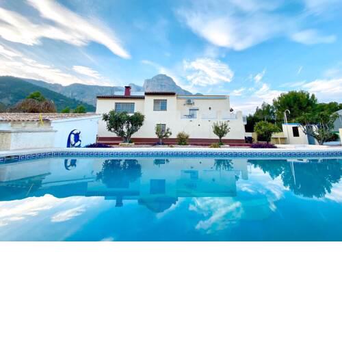 Espectacular Villa en La Nucía. Privacidad total.