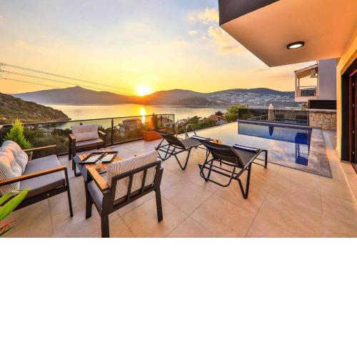 Eşsiz Manzaralı Villa Rainbow