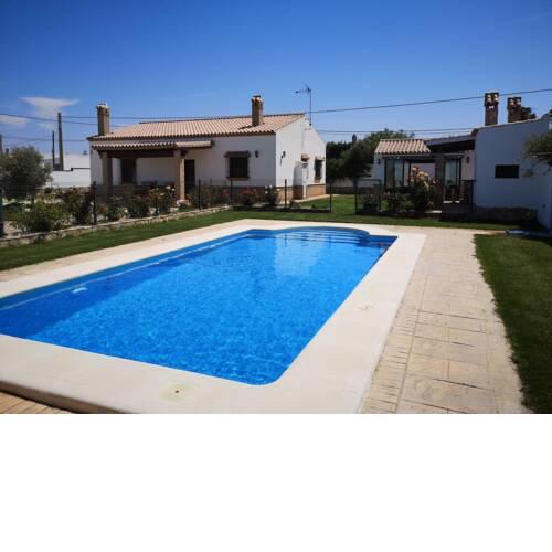 Estebana - Chalet vacacional con piscina en Conil