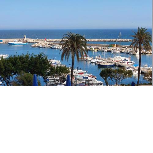 Estepona Marina. Sea views, pool, wifi and parking.