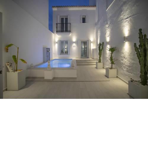 Estepona Old Town, wonderful open plan house with studio, garage, pool, patio and roof terrace