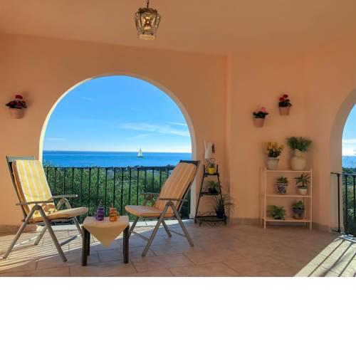 Estepona seafront apartment