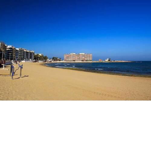 Estudio con balcón acristalado cerca de la playa