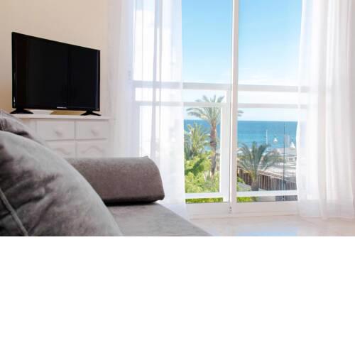 Estudio con vista al mar