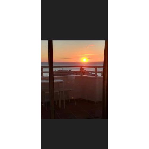 ESTUDIO CON VISTAS AL MAR