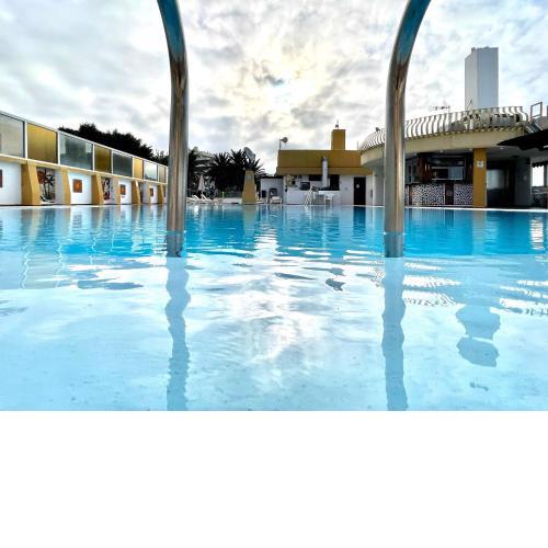 Estudio familiar CS, Wifi, piscina en la azotea compartida