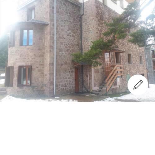 Estudio pequeño y parking cubierto junto a pistas