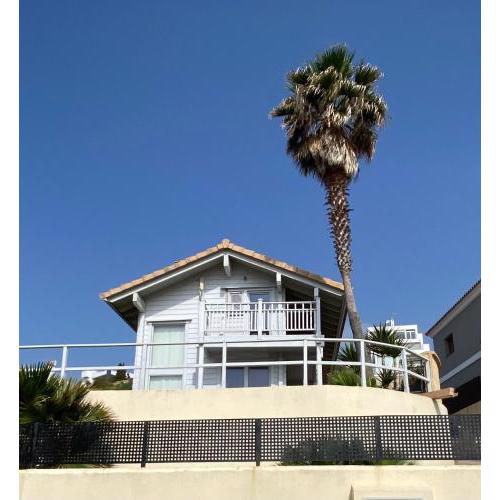 ¡ ESTUPENDA CASA CON PISCINA CON VISTAS AL MAR !