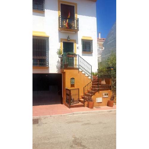Excelente habitación en bonita y tranquila casa en Benalmadena pueblo