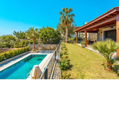 Excellent 3br Villa With Private Pool Gmlk