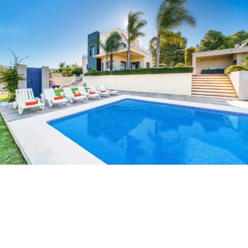 Excellent location with private pool