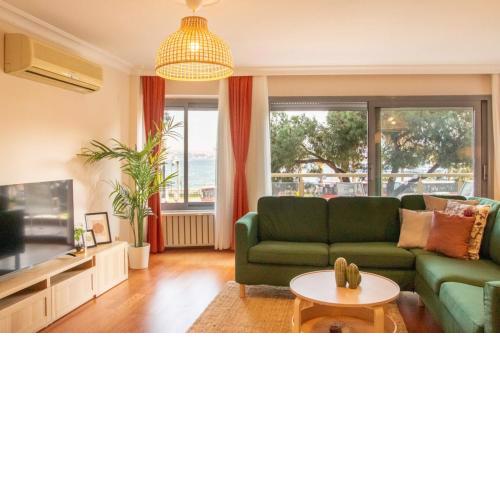 Exceptional Flat Close to Karsiyaka Coast with Central Location Balcony and Sea View in Karsiyaka