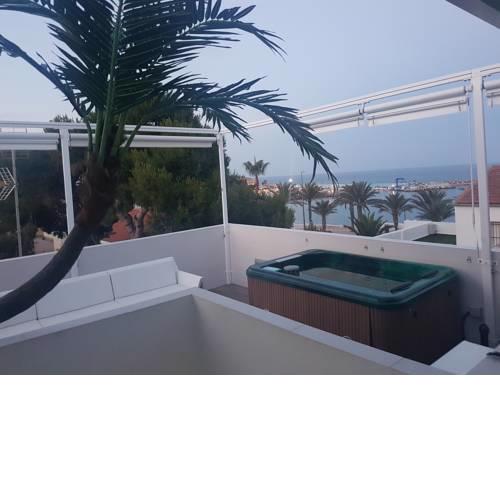 Exclusive 3 bed apartment on the beach front with solarium and jacuzzi