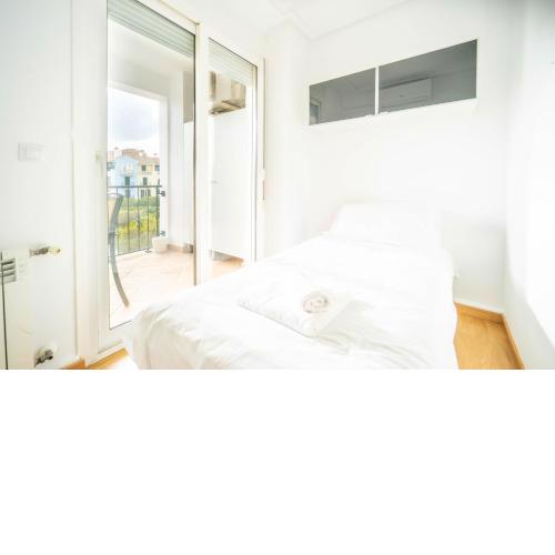 Exclusive 3 Bedroom 2 Bathroom Apartment close to Amenities - TR921LT