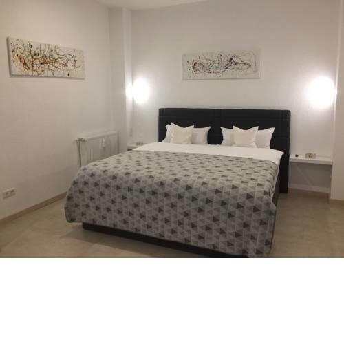 Exclusive Airport Apartment