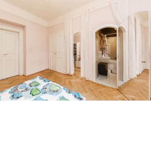 Exclusive family retreat in residential quarter