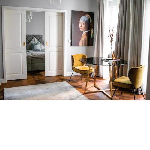 Exclusive flat in popular area