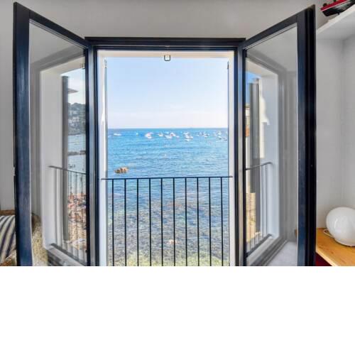 Exclusive front line apartment