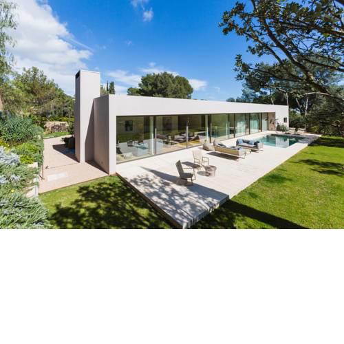 Exclusive Modern Villa in Privileged Location