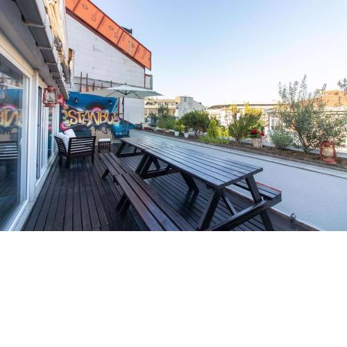Exclusive Vibrant 3BR Duplex w Terrace in Kadıköy!