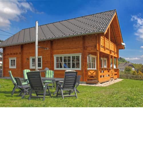 Exclusive wooden house in the Sauerland near Winterberg with wood stove, balcony and garden