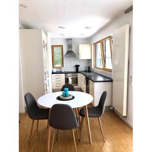 Exklusive Ferienwohnung m. Terrasse, ruhig gelegen