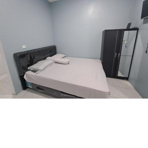 EXPRESS O 92284 Kost Mazbie Syariah