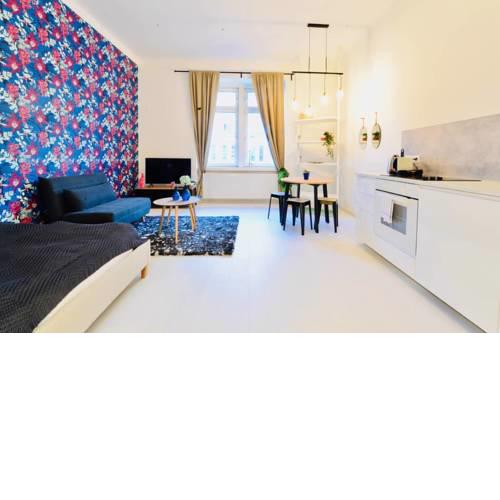 Exquisite Apartment @ subway