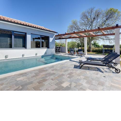 Exquisite Holiday Home in Gali ana with Pool