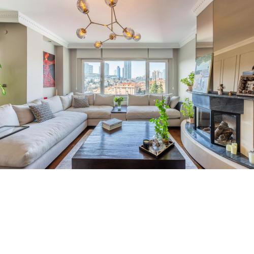 Exquisite House with Balcony and City View in Besiktas