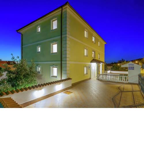 Eye-Catching Apartment with Jacuzzi in Crikvenica Croatia
