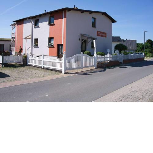 F-1016 Haus Maiglöckchen FeWo 02 Terrasse, Frühstück