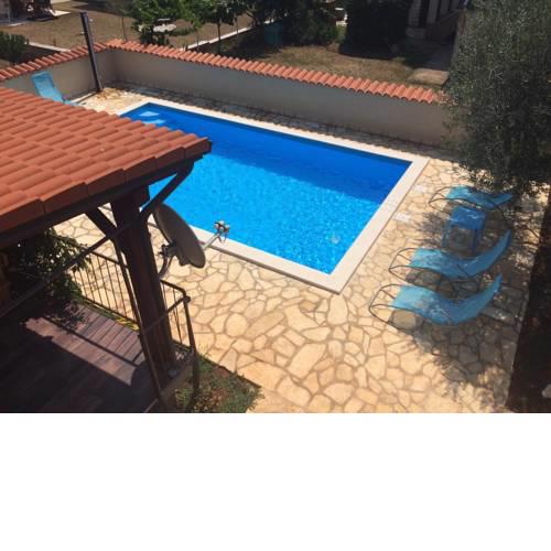 Fabris Apartments with pool and top location near sea