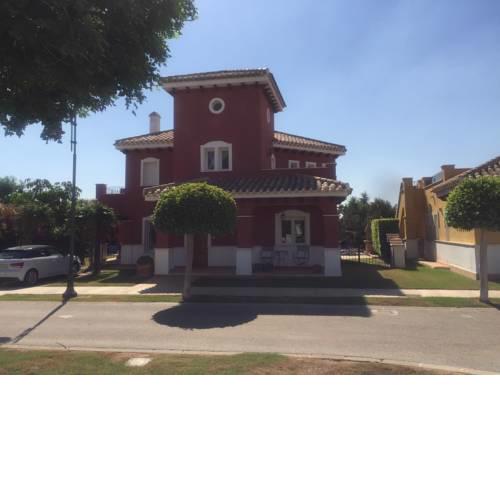Fabulous 4 Double bedroom villa on the Mar Menor Golf Resort with private pool
